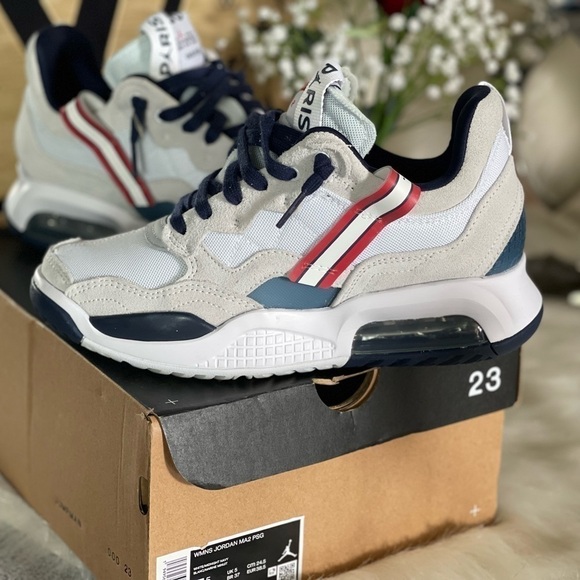 WOMEN’S JORDAN MA2 PARIS ST GERMAINE (PSG)  7.5 WITH BOX - Picture 1 of 9